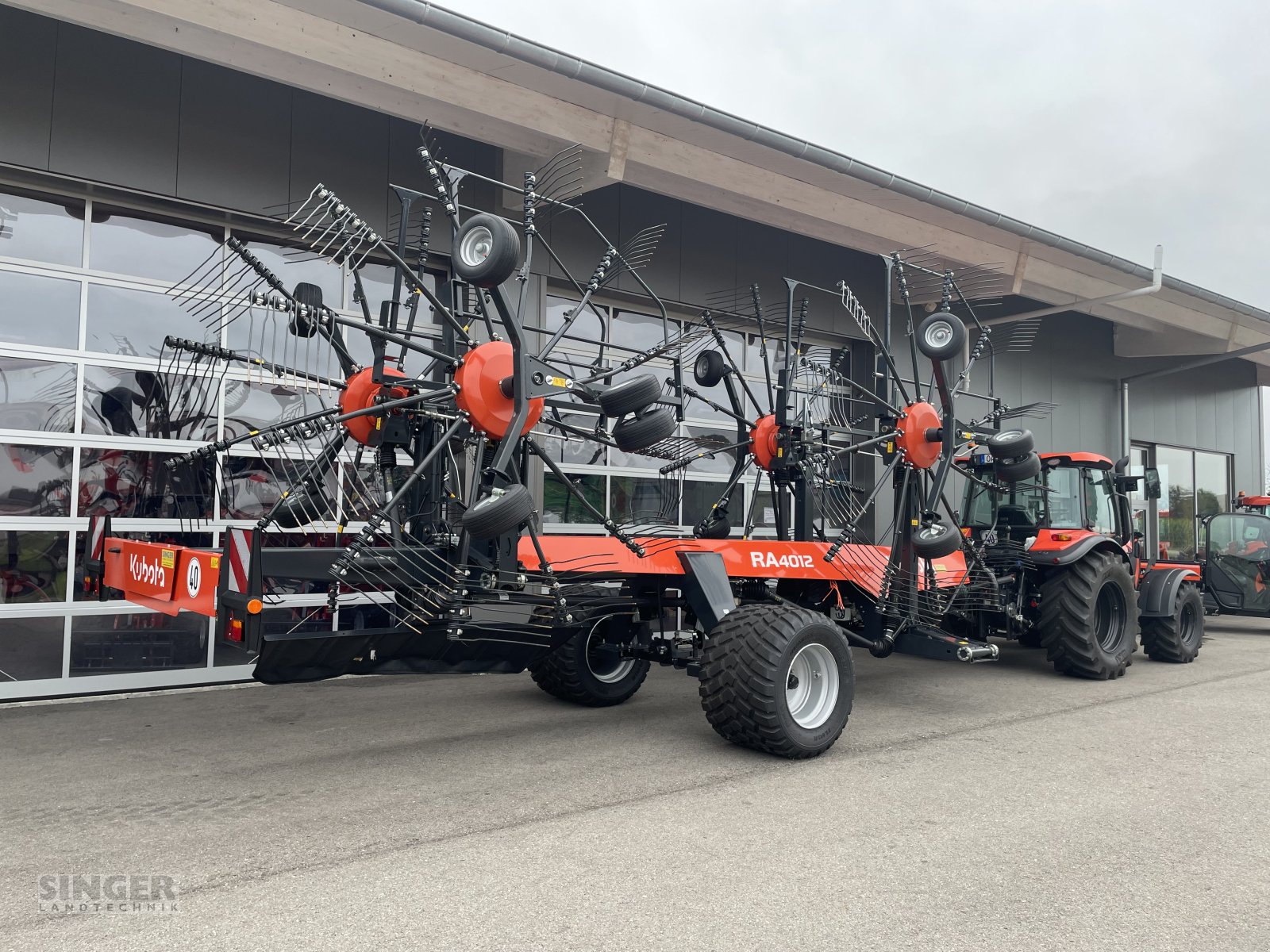 Schwader van het type Kubota RA 4012 Andex 1254 - Rad 710/22,5" + Einzelaushub, Neumaschine in Ebenhofen (Foto 4)