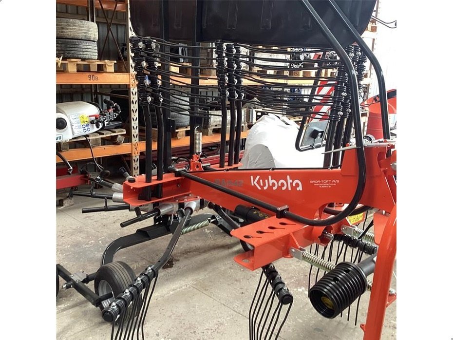 Schwader of the type Kubota RA1542 Med tandemaksel og proline gear, Gebrauchtmaschine in Sabro (Picture 3)