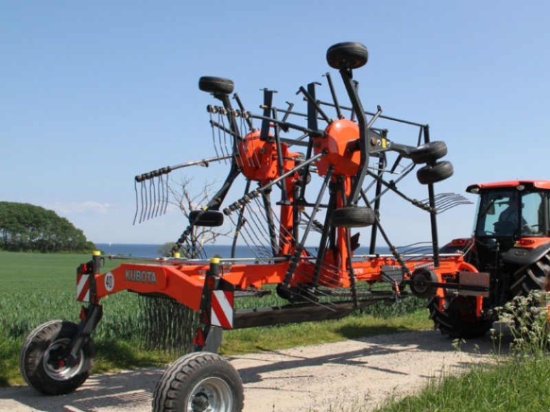 Schwader van het type Kubota RA2072, Neumaschine in Nittenau (Foto 1)