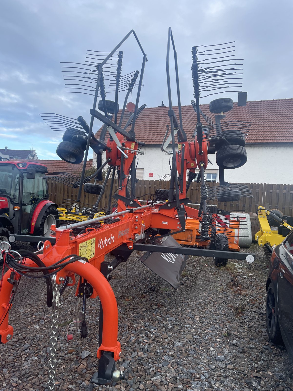 Schwader des Typs Kubota RA2072, Neumaschine in Nittenau (Bild 4)