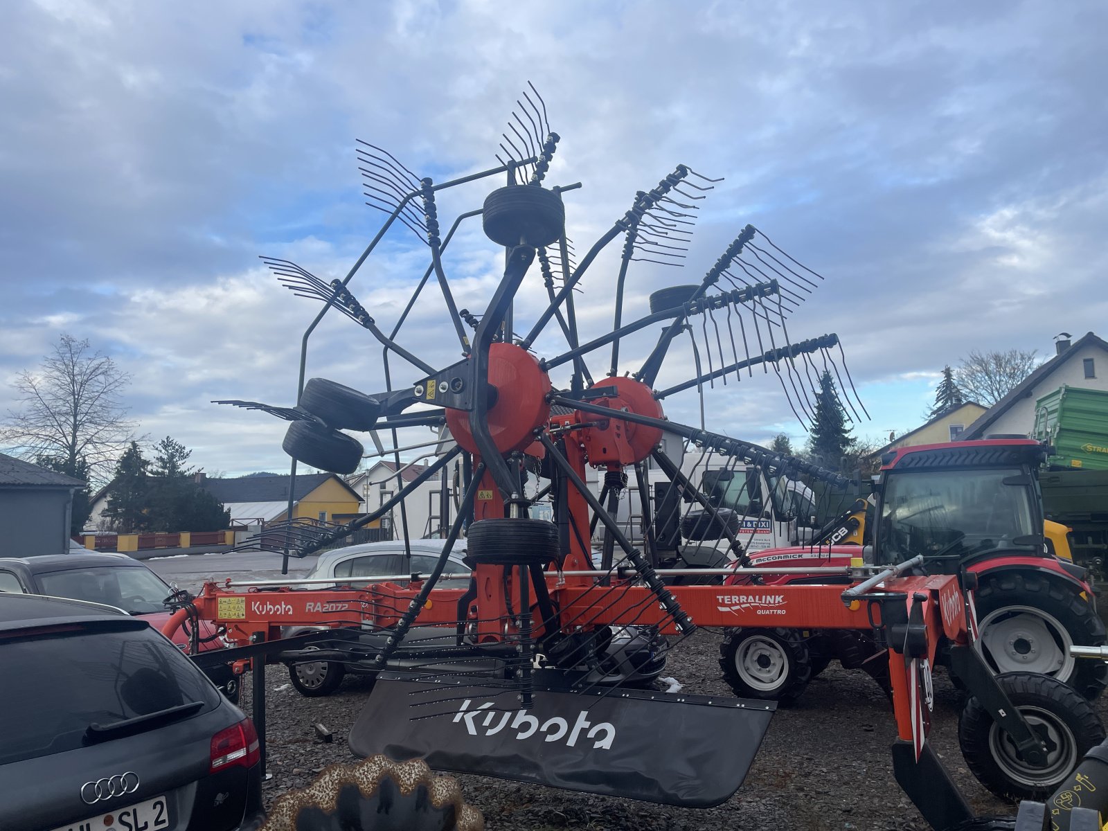 Schwader des Typs Kubota RA2072, Neumaschine in Nittenau (Bild 5)