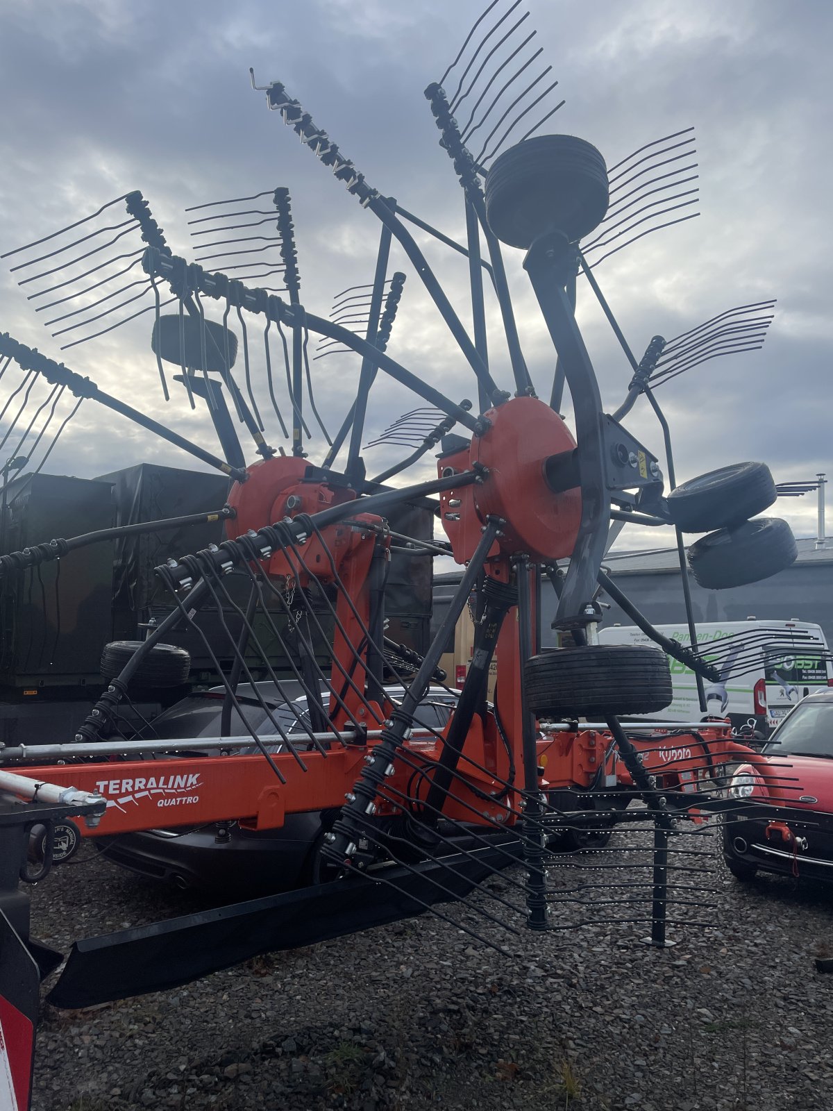 Schwader des Typs Kubota RA2072, Neumaschine in Nittenau (Bild 7)