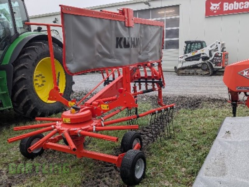 Schwader of the type Kuhn 4201, Neumaschine in Versmold