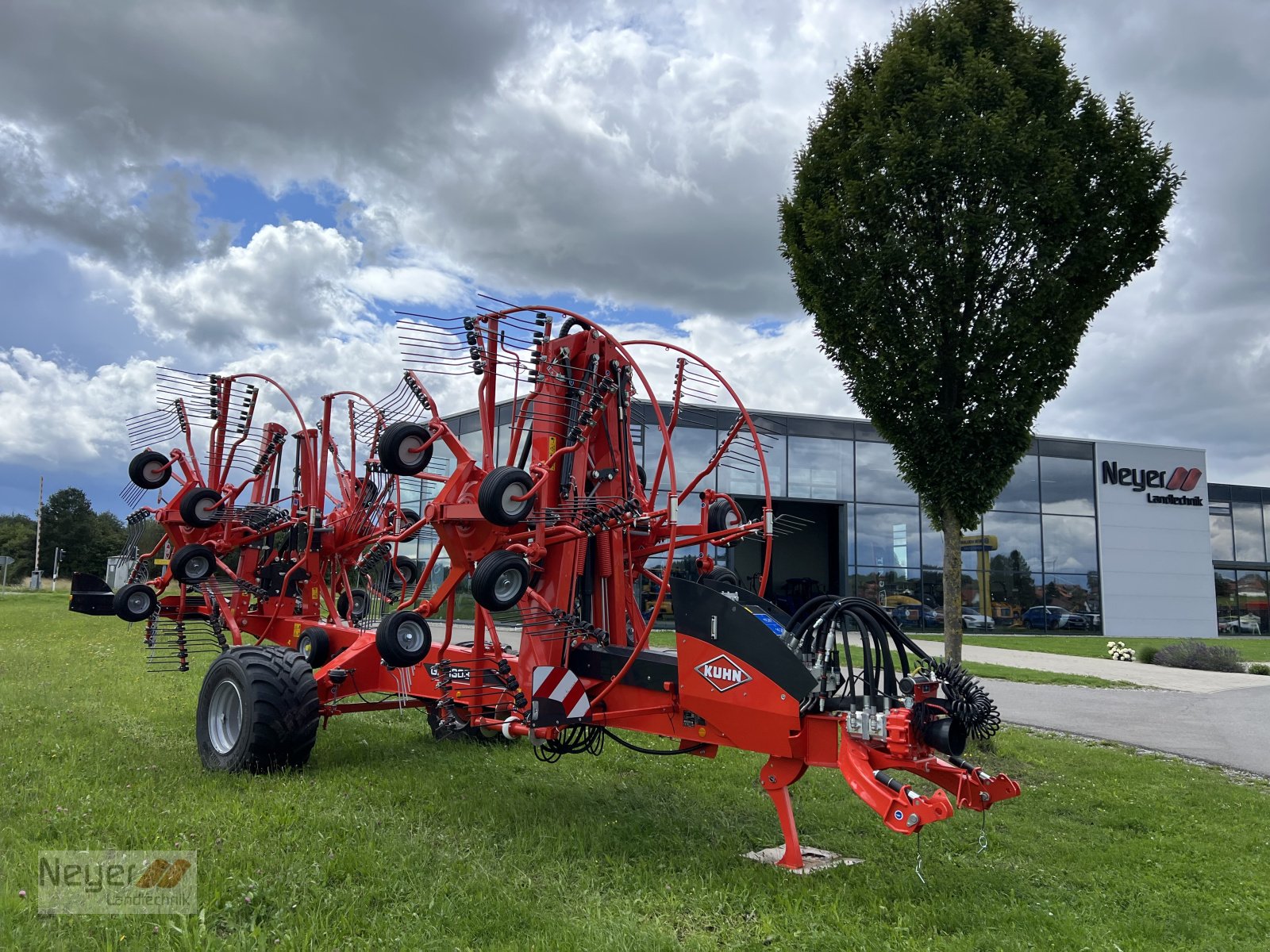 Schwader del tipo Kuhn GA 13031, Neumaschine en Bad Waldsee Mennisweiler (Imagen 1)