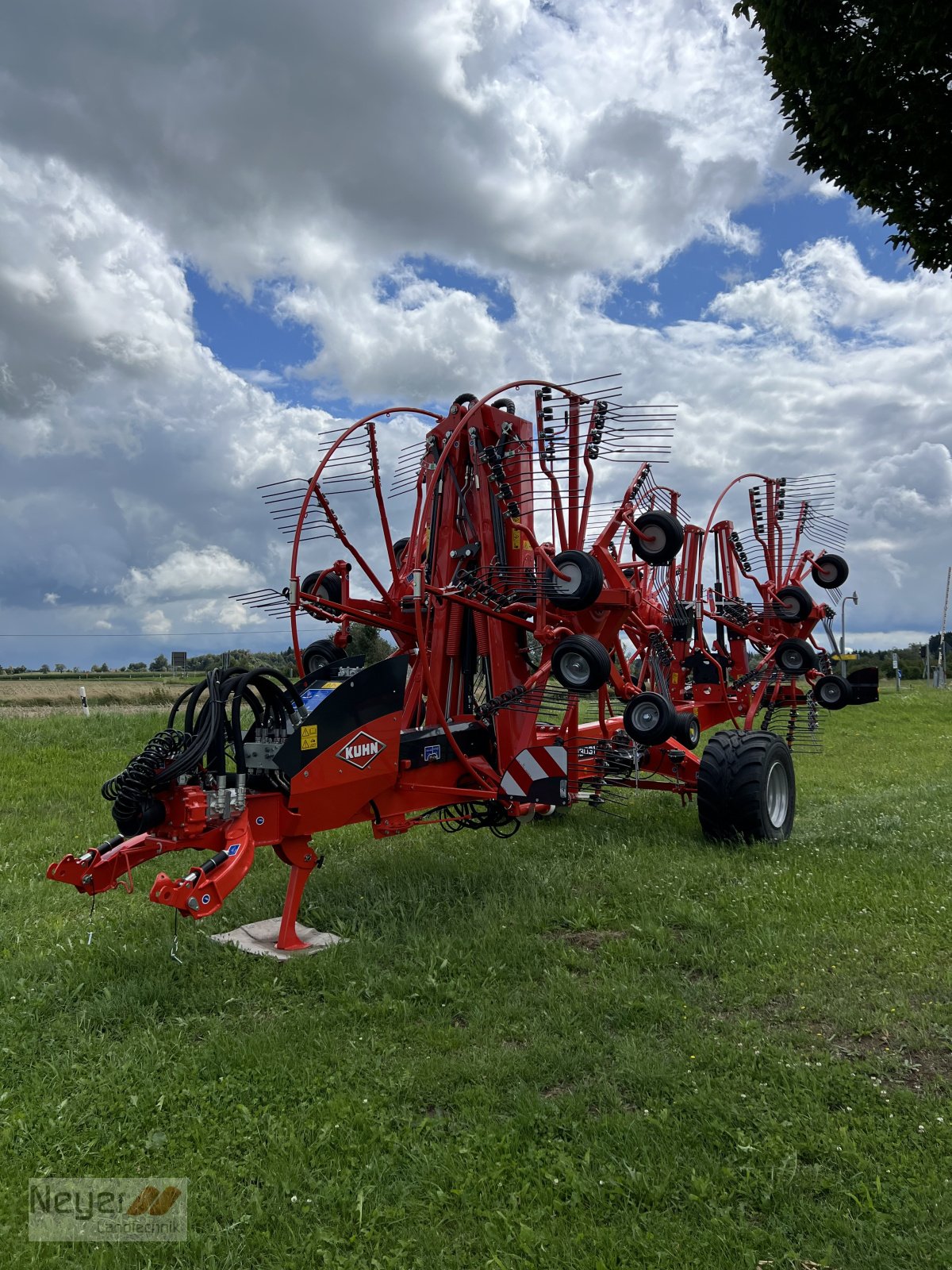 Schwader del tipo Kuhn GA 13031, Neumaschine en Bad Waldsee Mennisweiler (Imagen 2)