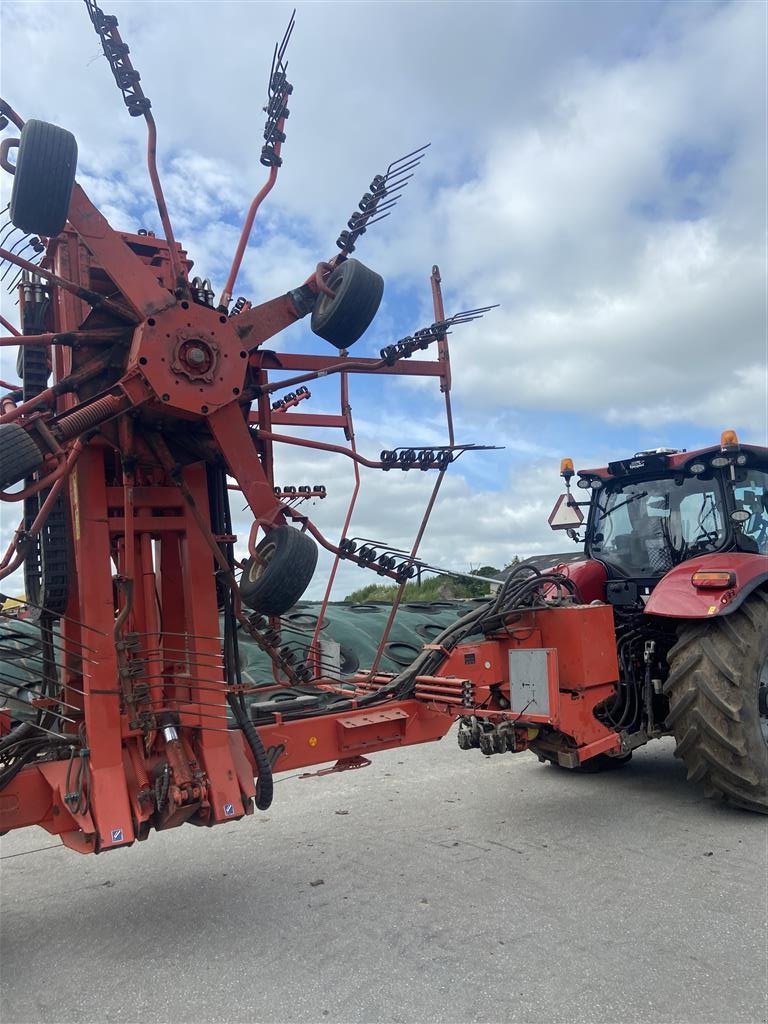 Schwader от тип Kuhn GA 15021 Med nyer rive fjedre, Gebrauchtmaschine в Løgstør (Снимка 4)