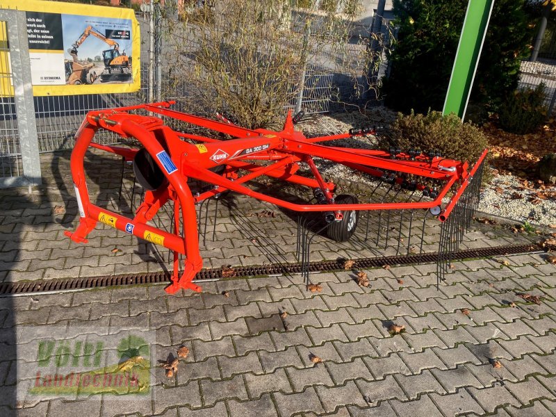 Schwader van het type Kuhn GA  300 G, Neumaschine in Hutthurm bei Passau (Foto 1)