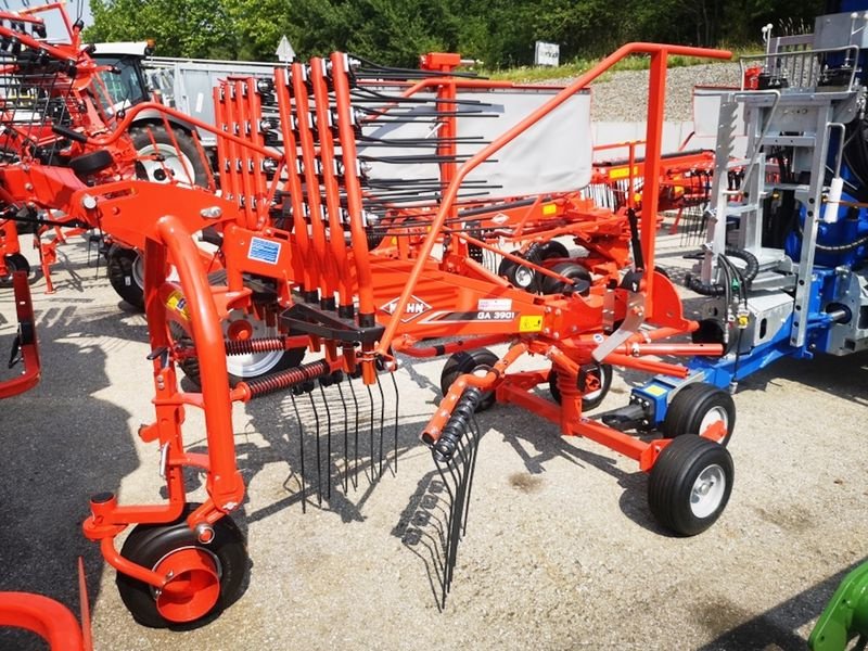 Schwader tip Kuhn GA 3901 Schwader, Neumaschine in St. Marienkirchen (Poză 1)