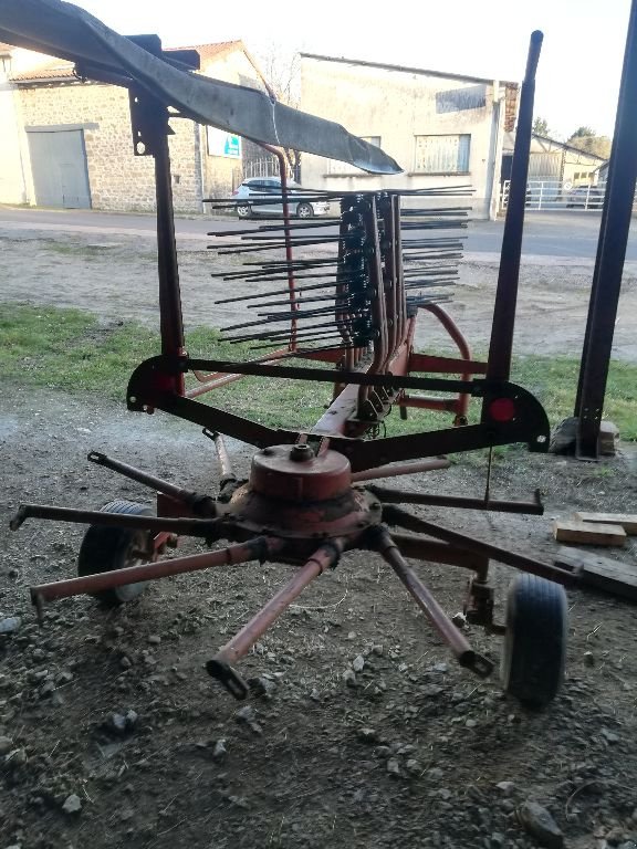 Schwader tip Kuhn GA 4101 GM, Gebrauchtmaschine in COGNAC LA FORET (Poză 2)