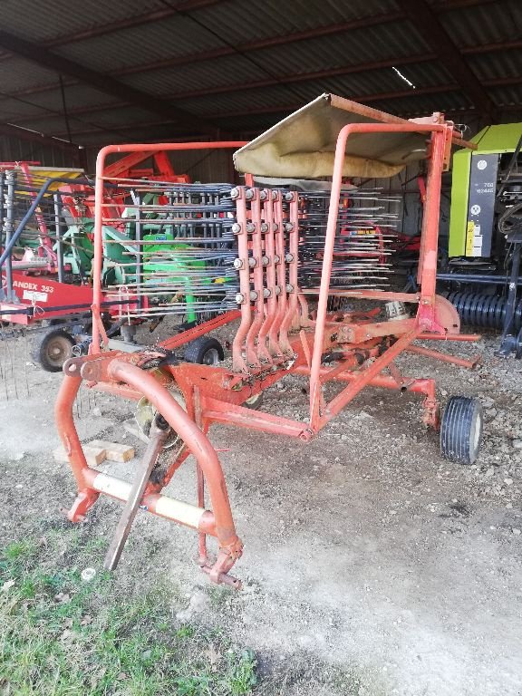 Schwader tip Kuhn GA 4101 GM, Gebrauchtmaschine in COGNAC LA FORET (Poză 1)