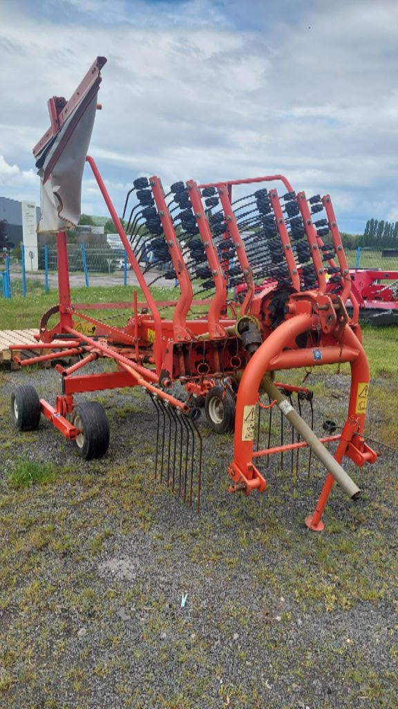 Schwader del tipo Kuhn GA 4321 GM, Gebrauchtmaschine en MORHANGE (Imagen 1)