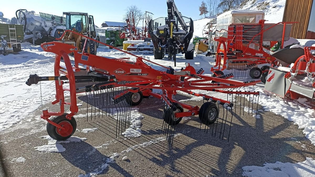 Schwader tipa Kuhn GA 4401, Neumaschine u Grünbach (Slika 5)