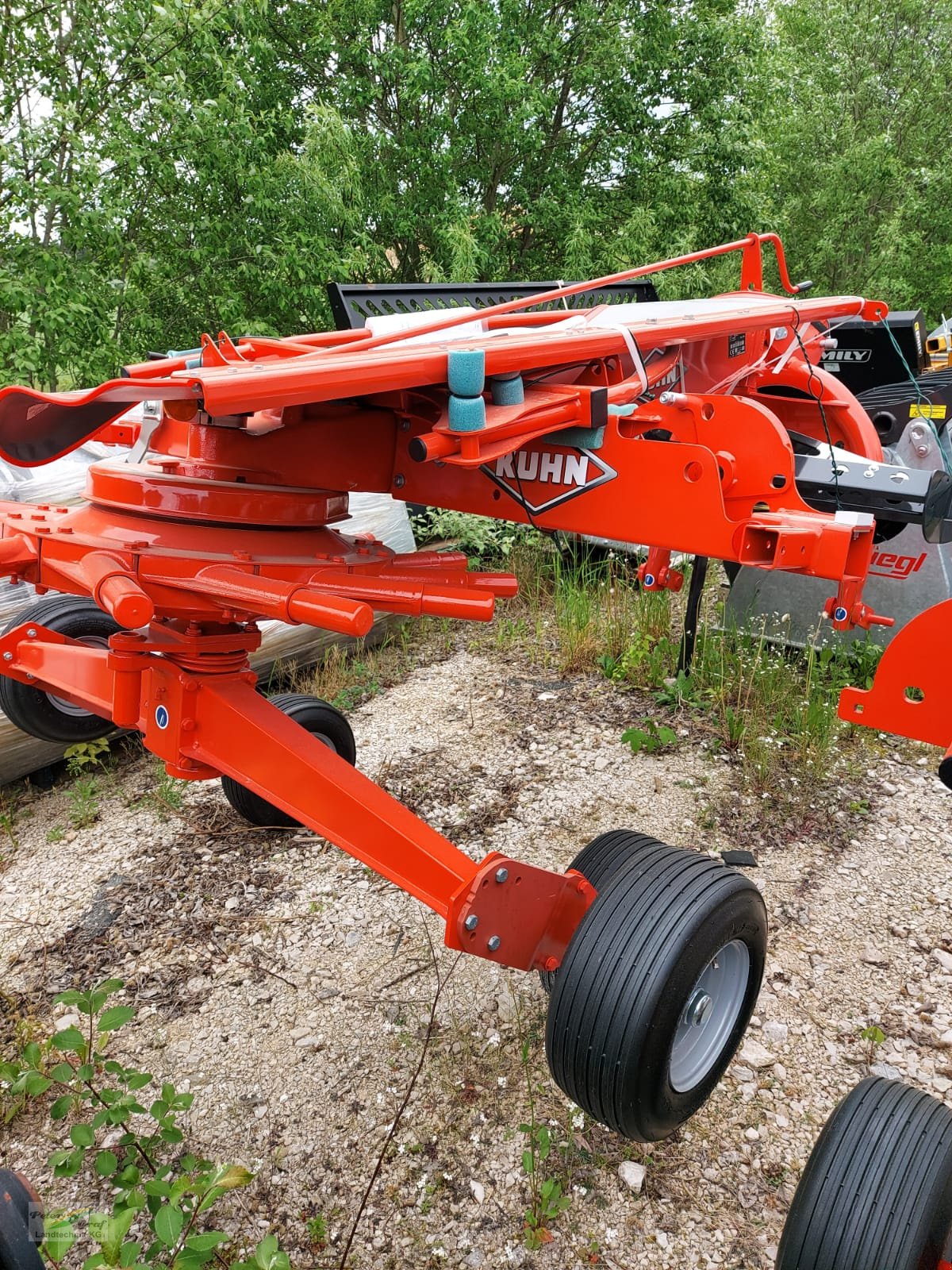 Schwader of the type Kuhn GA 4431, Neumaschine in Pegnitz-Bronn (Picture 1)