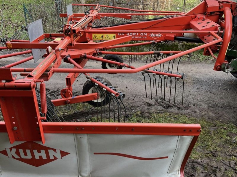 Schwader tipa Kuhn GA 4521 GM, Gebrauchtmaschine u Steinen (Slika 1)