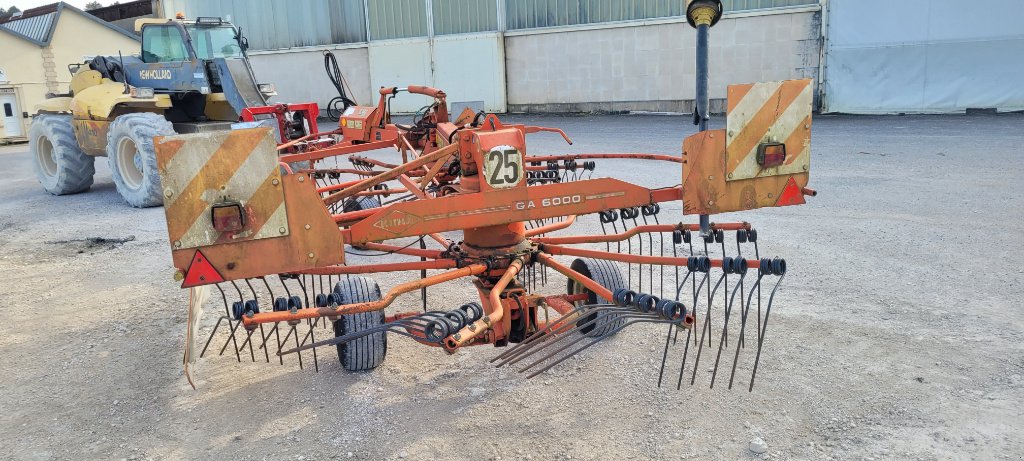 Schwader del tipo Kuhn GA 6000, Gebrauchtmaschine en Lérouville (Imagen 11)