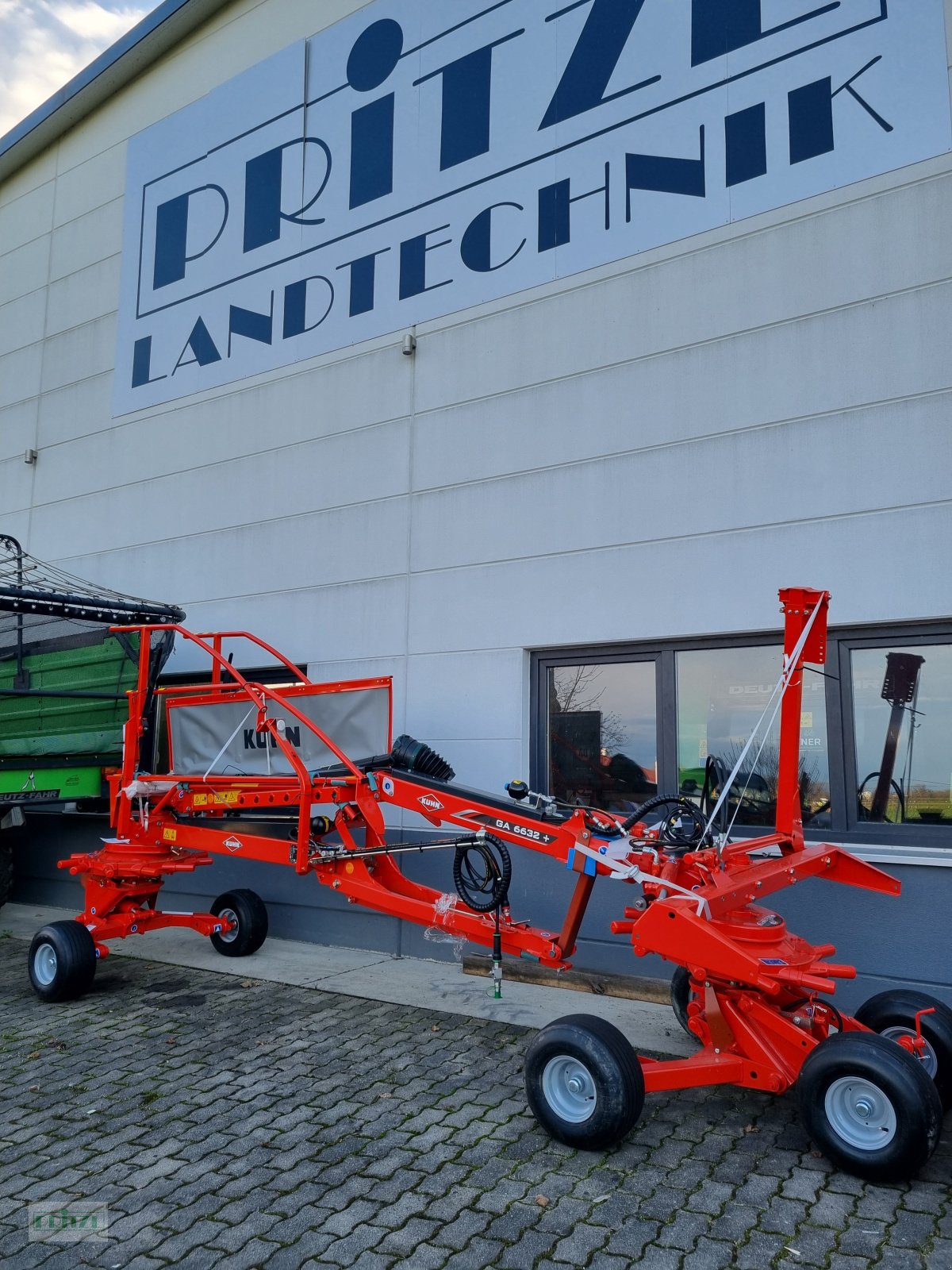 Schwader van het type Kuhn GA 6632+, Neumaschine in Bruckmühl (Foto 4)