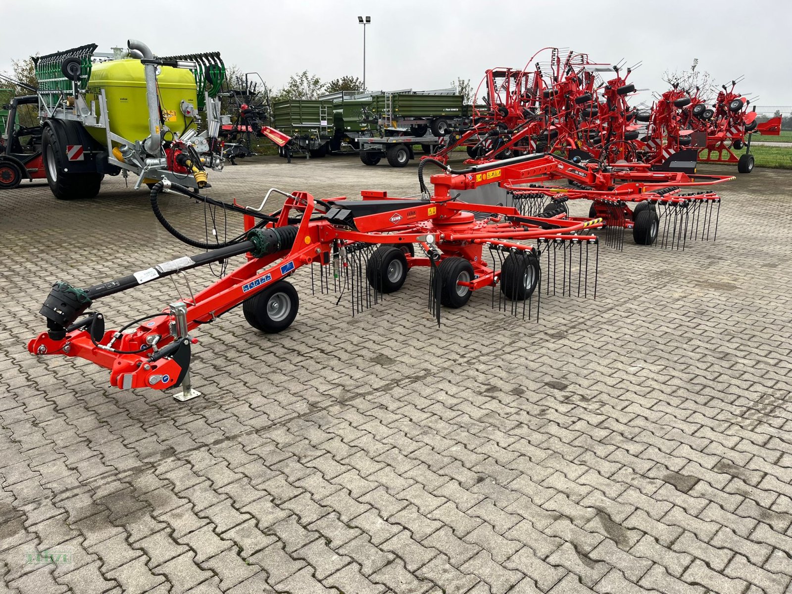 Schwader van het type Kuhn GA 6632+, Neumaschine in Bruckmühl (Foto 1)