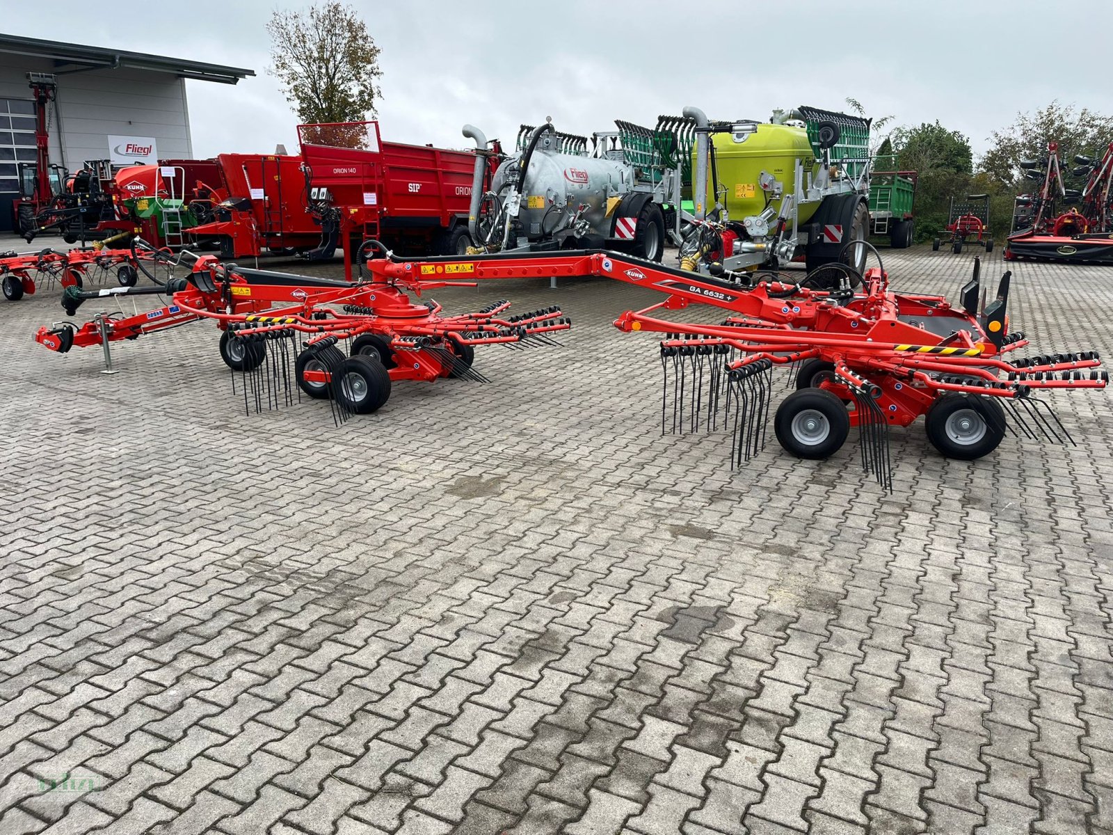 Schwader van het type Kuhn GA 6632+, Neumaschine in Bruckmühl (Foto 2)