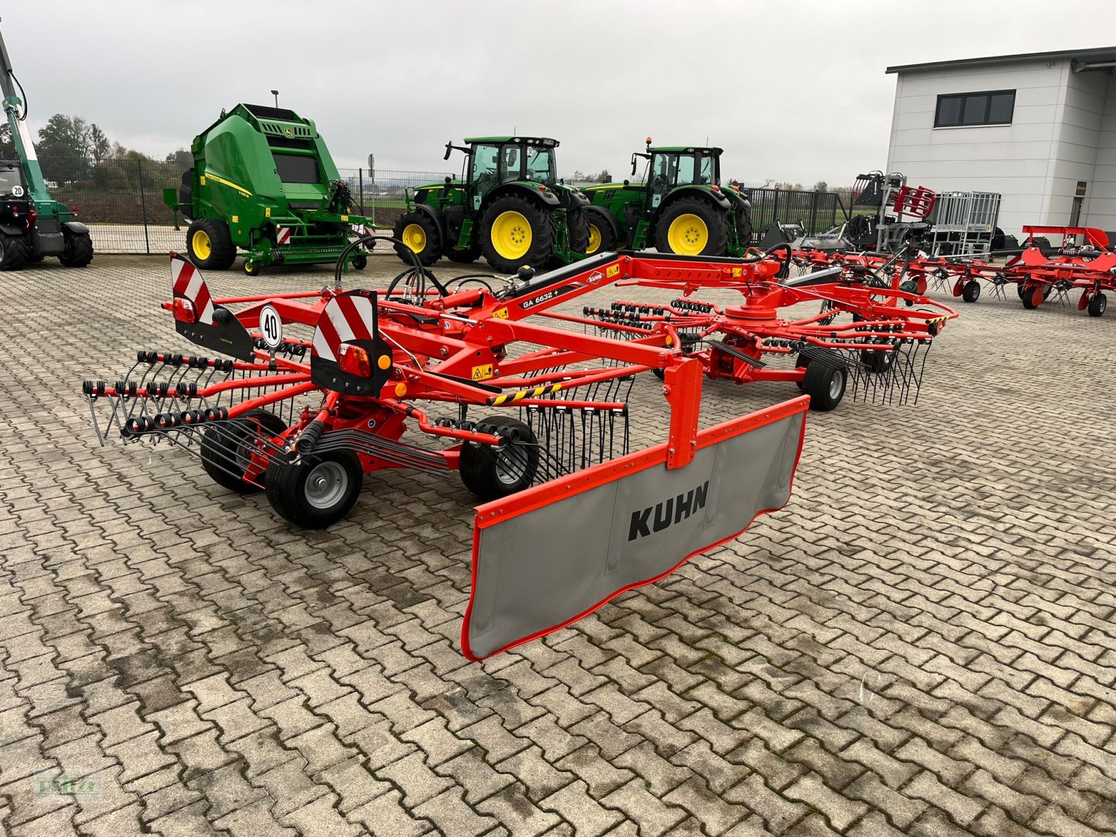 Schwader van het type Kuhn GA 6632+, Neumaschine in Bruckmühl (Foto 3)