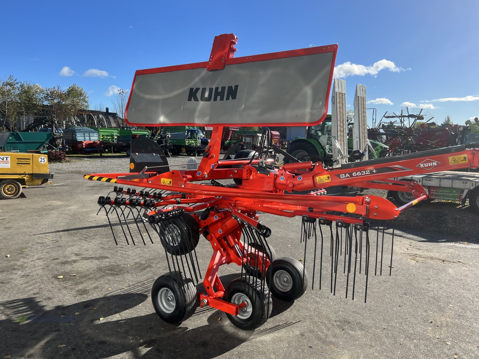 Schwader del tipo Kuhn GA 6632+, Neumaschine en Pforzen (Imagen 17)