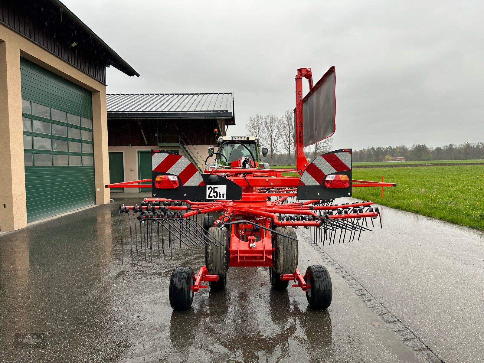 Schwader van het type Kuhn GA 6632 Zweikreisel-Giroschwader, Wurmschwader, Neumaschine in Rankweil (Foto 3)