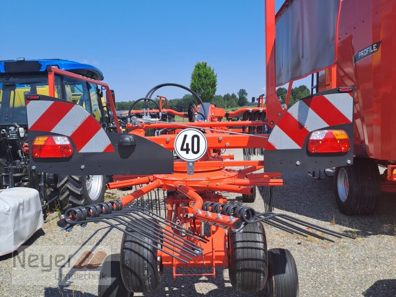 Schwader des Typs Kuhn GA 6632, Neumaschine in Bad Waldsee Mennisweiler (Bild 1)