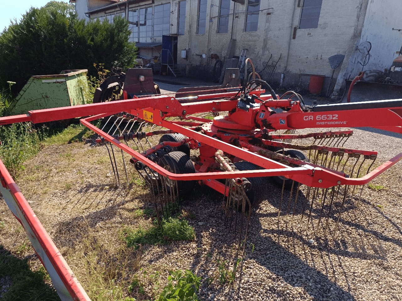 Schwader del tipo Kuhn GA 6632, Gebrauchtmaschine en MANDRES-SUR-VAIR (Imagen 8)