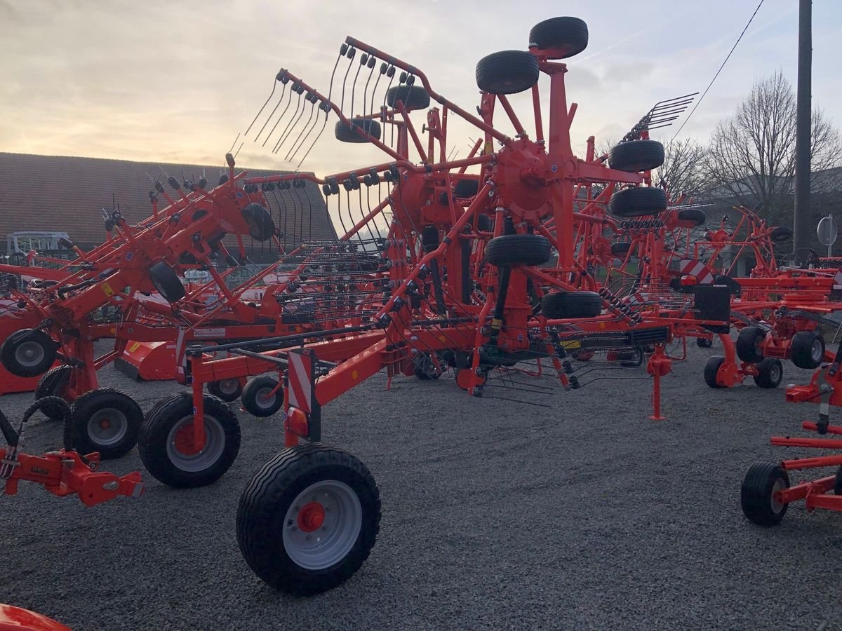 Schwader a típus Kuhn GA 7501+ Zweikreisel-Mittelschwader, Neumaschine ekkor: St. Marienkirchen (Kép 3)