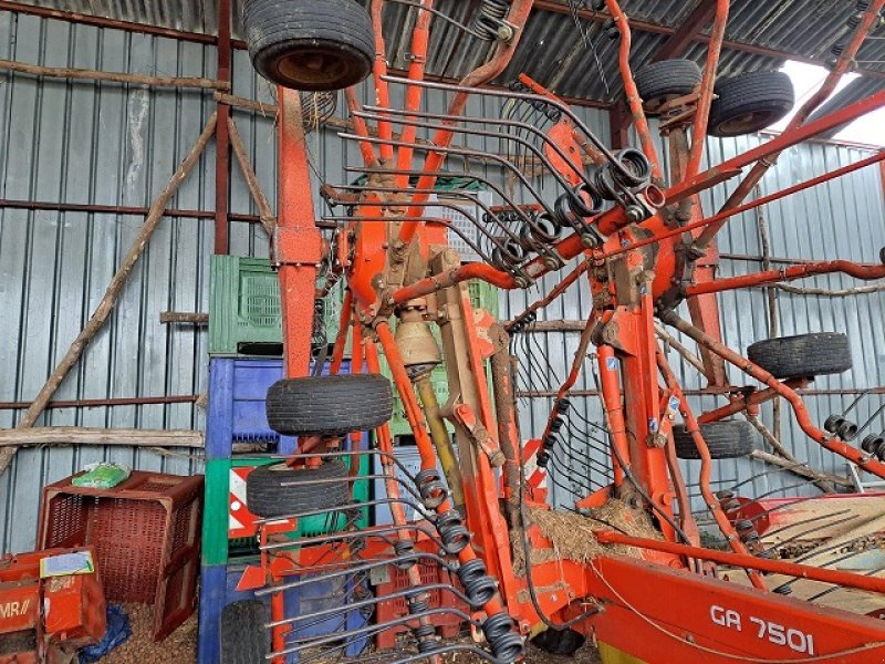 Schwader del tipo Kuhn GA 7501, Gebrauchtmaschine en LE PONT CHRETIEN (Imagen 1)