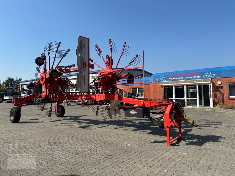 Schwader tip Kuhn GA 8020, Gebrauchtmaschine in Neubrandenburg