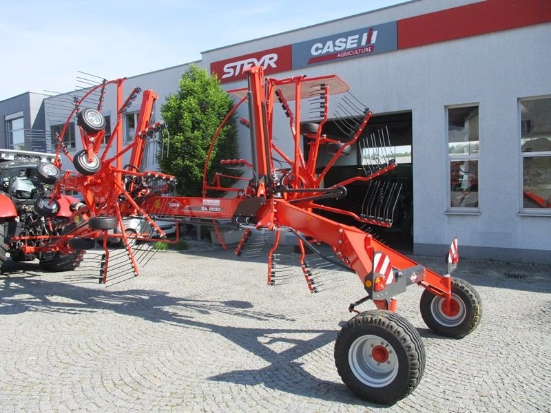 Schwader typu Kuhn GA 8030 Zweikreiselschwader, Vorführmaschine v St. Marienkirchen (Obrázok 9)