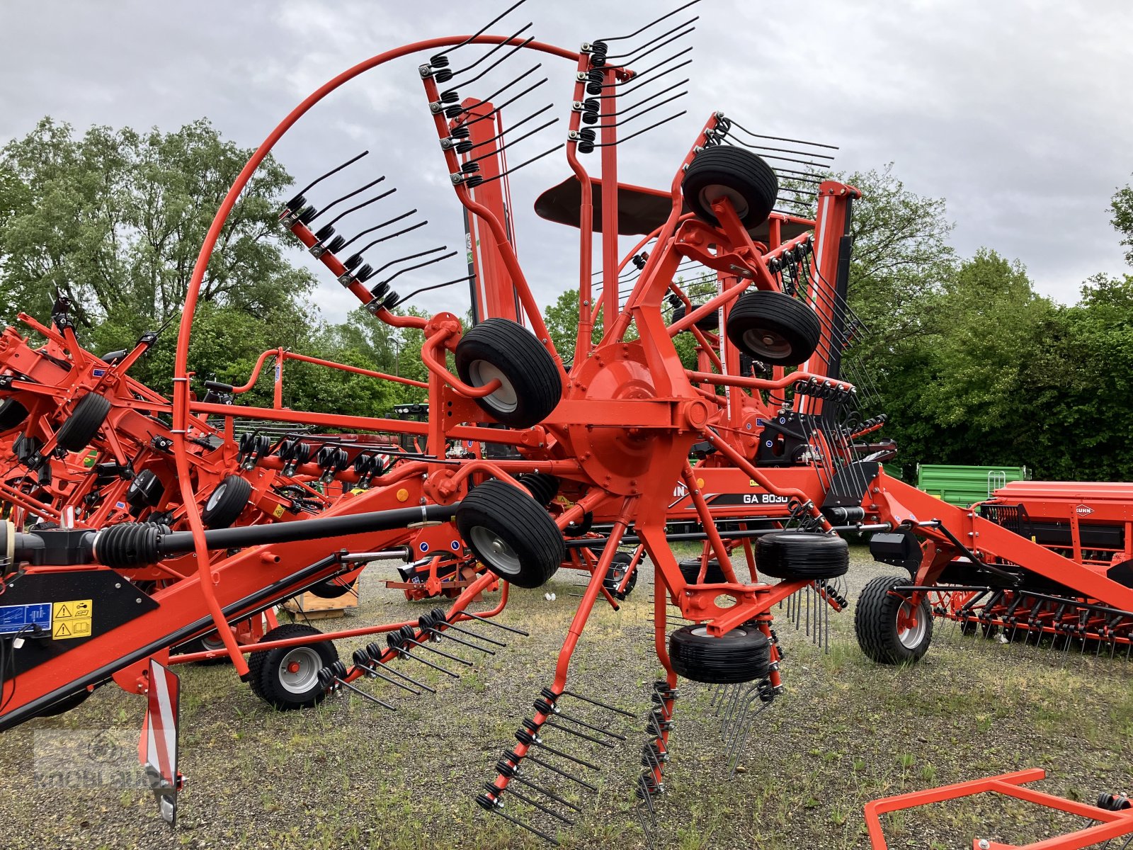 Schwader des Typs Kuhn GA 8030, Neumaschine in Ravensburg (Bild 2)