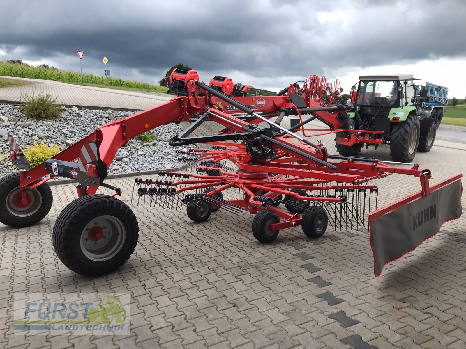 Schwader del tipo Kuhn GA 8030, Neumaschine en Perlesreut (Imagen 5)