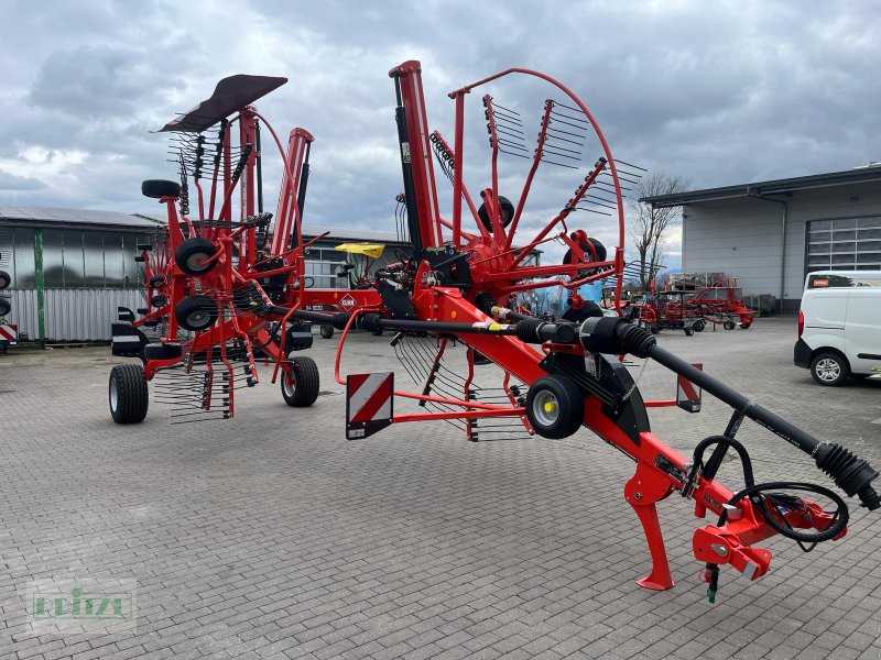 Schwader van het type Kuhn GA 8030, Neumaschine in Bruckmühl (Foto 1)