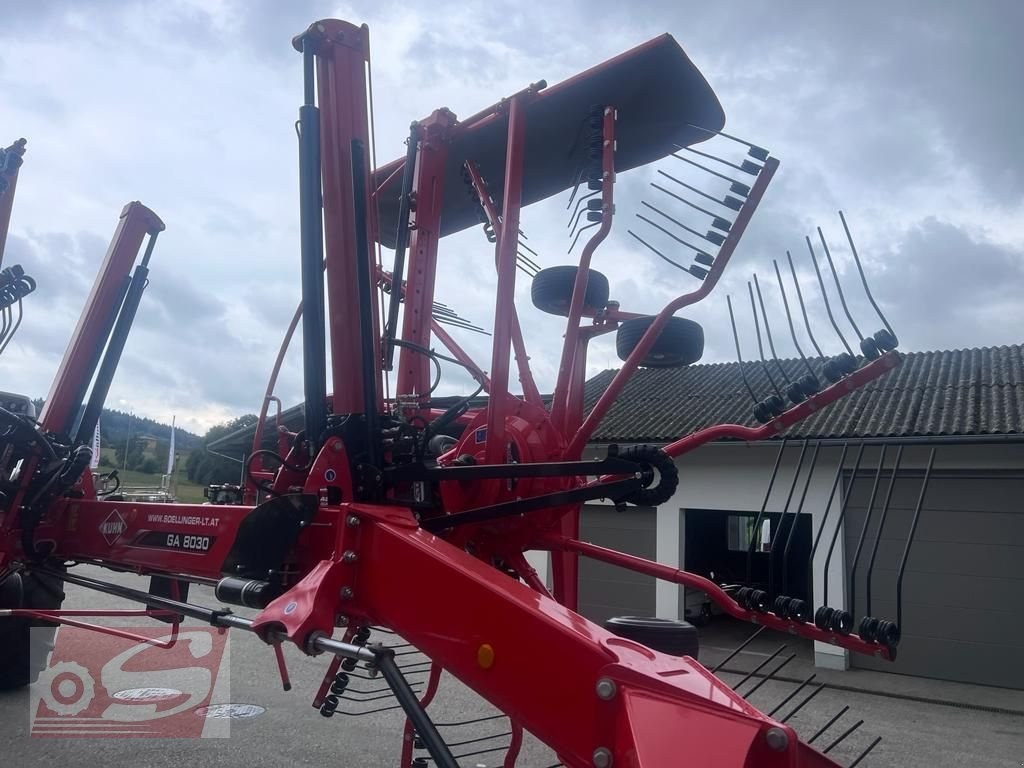 Schwader van het type Kuhn GA 8030, Neumaschine in Offenhausen (Foto 8)