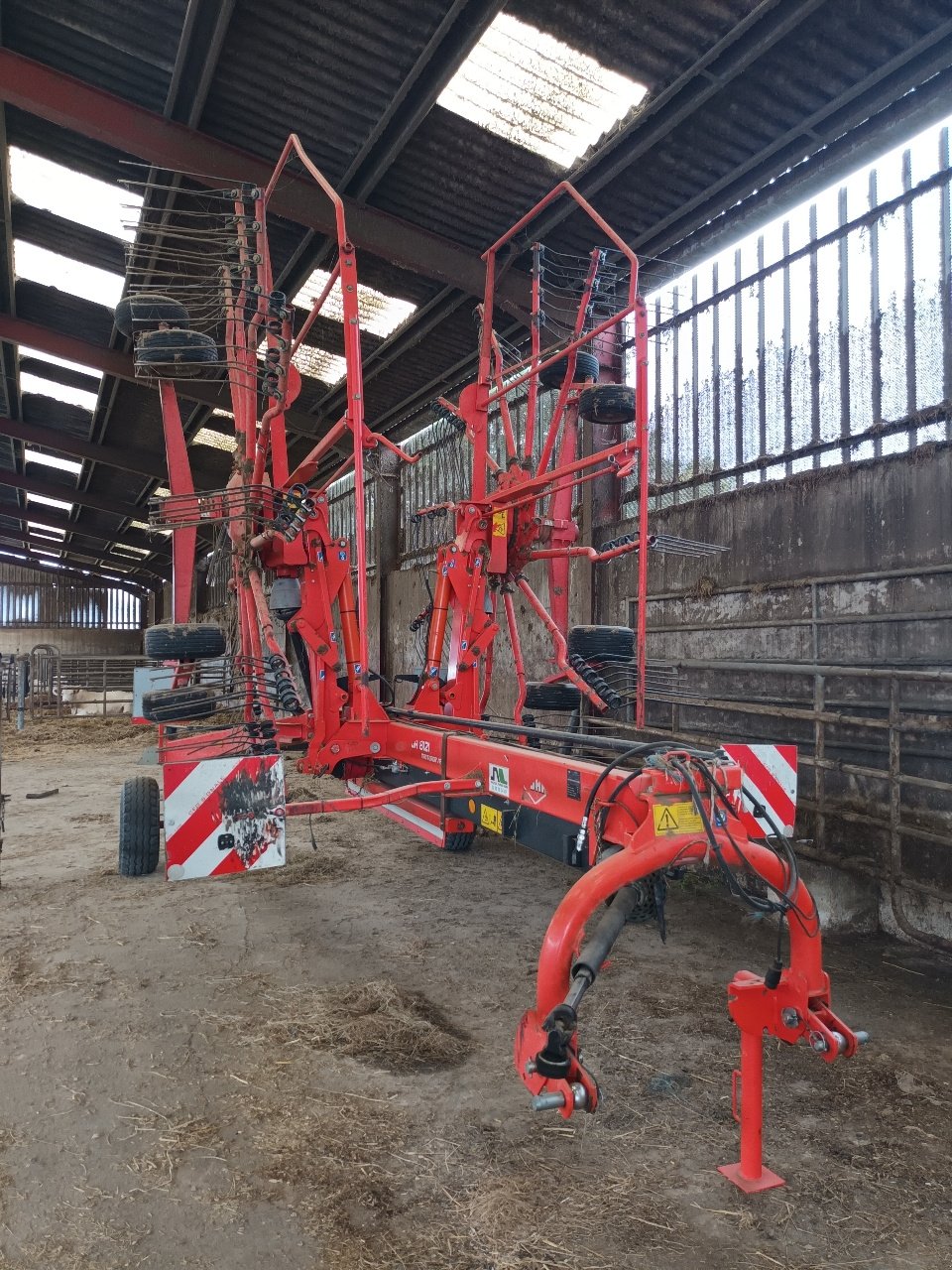 Schwader tip Kuhn GA 8121, Gebrauchtmaschine in LIGNY LE CHATEL (Poză 1)