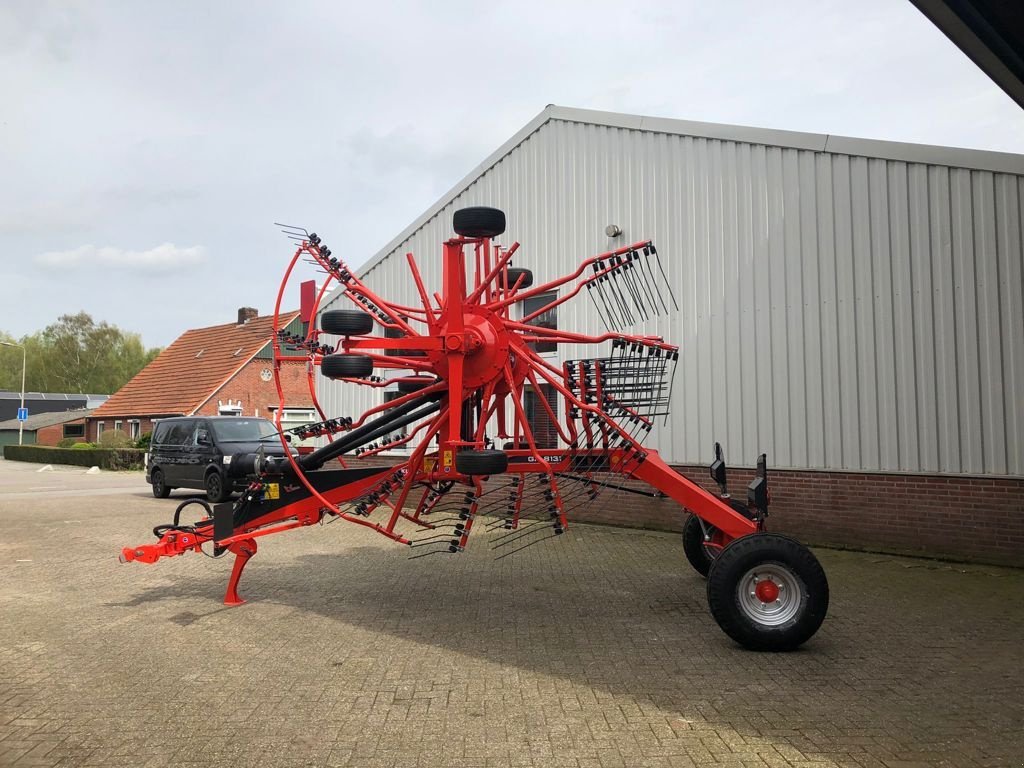 Schwader van het type Kuhn GA 8131, Neumaschine in MARIENHEEM (Foto 3)