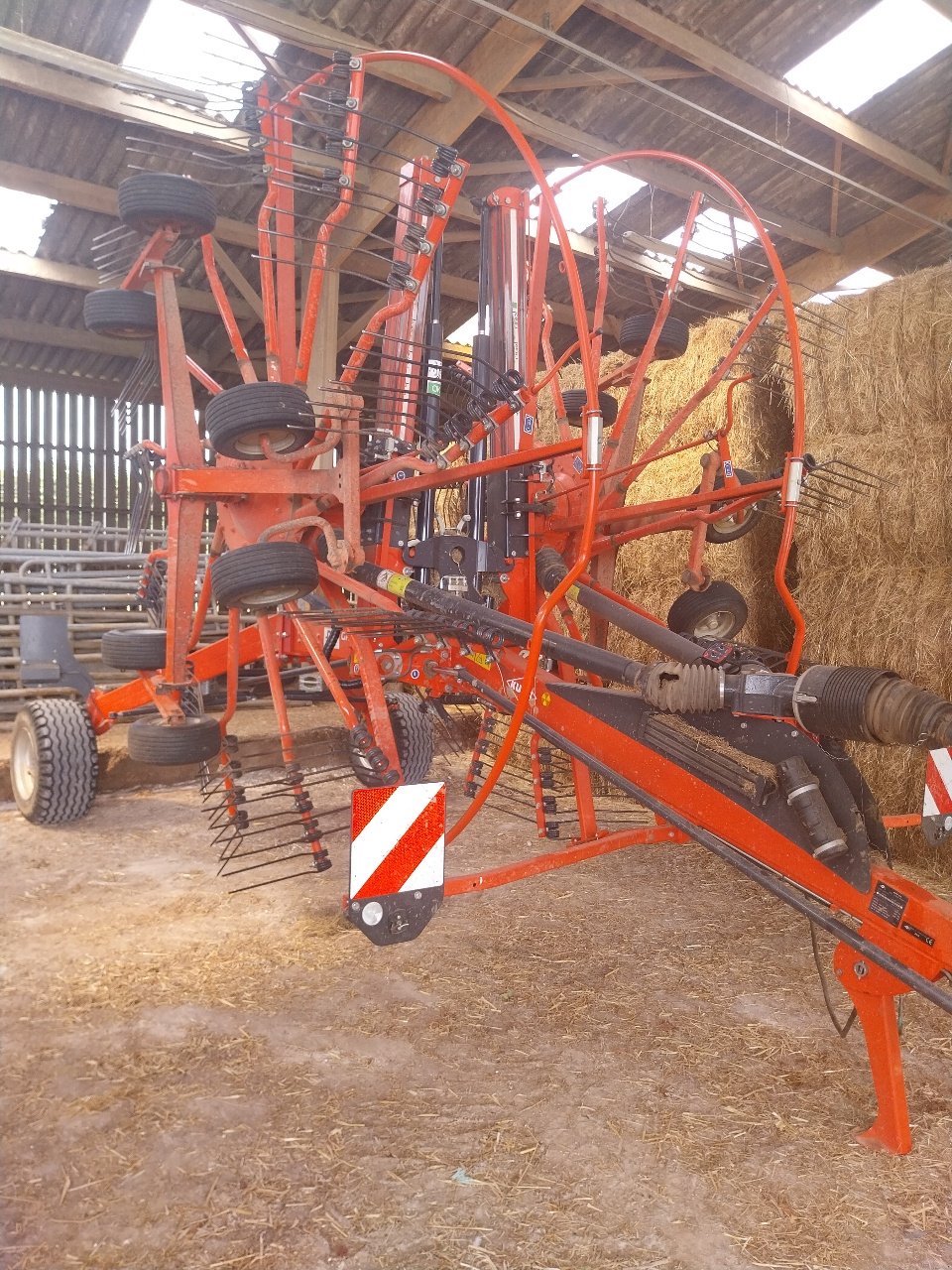 Schwader tip Kuhn GA 8731, Gebrauchtmaschine in CREZANCY EN SANCERRE (Poză 1)