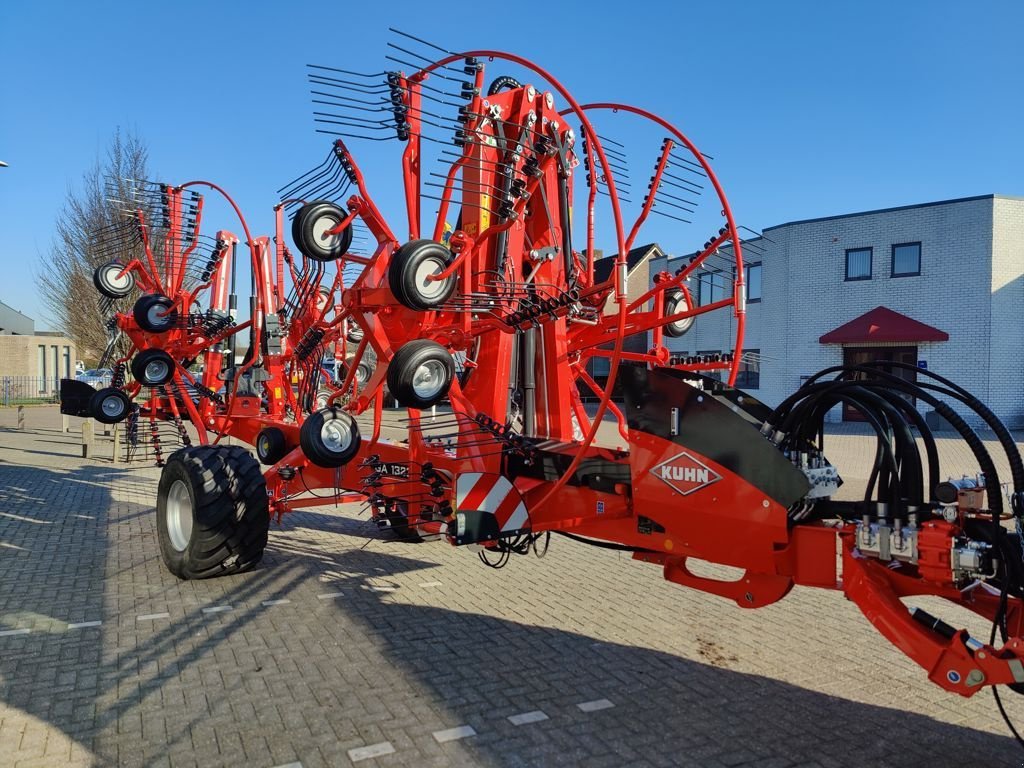 Schwader of the type Kuhn GA13231 4-rotor-cirkelhark Nieuw, Neumaschine in BOEKEL (Picture 2)