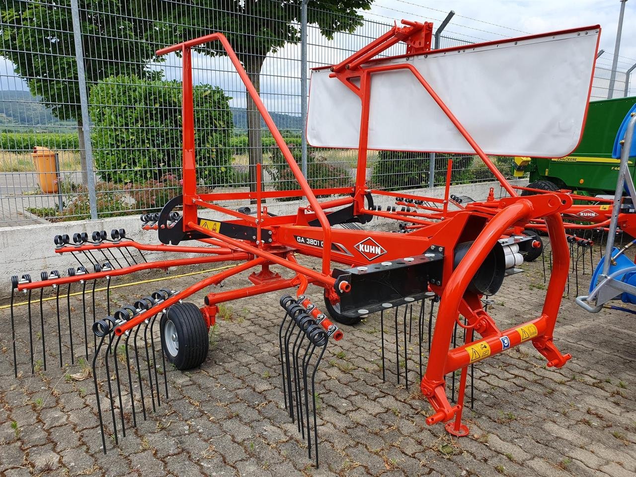 Schwader del tipo Kuhn GA3801GM, Neumaschine en Niederkirchen (Imagen 1)