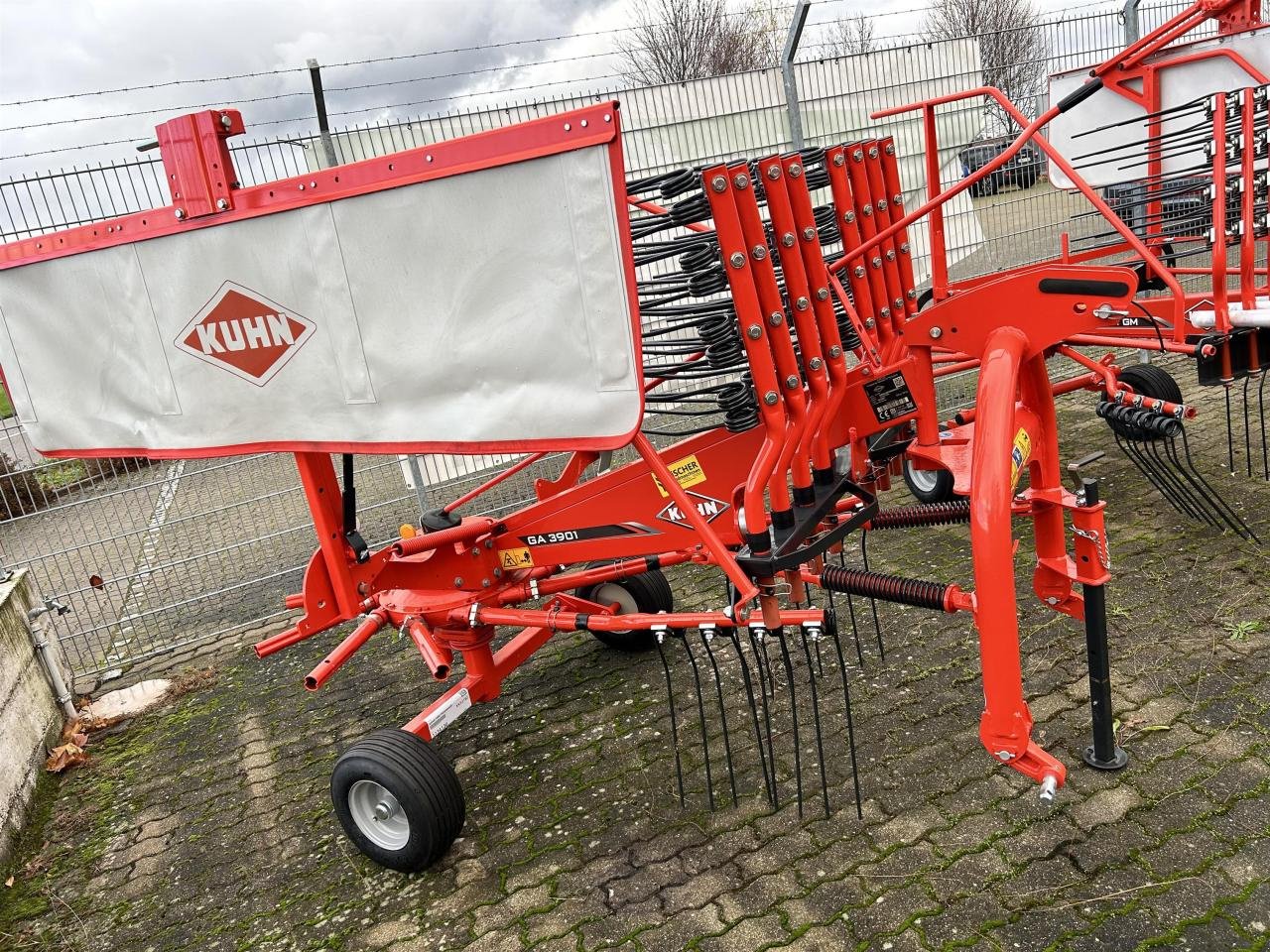 Schwader tip Kuhn GA3901, Neumaschine in Niederkirchen (Poză 2)