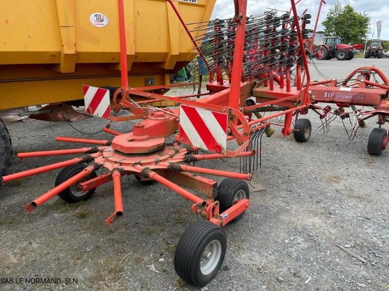 Schwader van het type Kuhn GA4321GM, Gebrauchtmaschine in LANDIVISIAU (Foto 2)