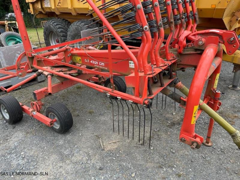 Schwader van het type Kuhn GA4321GM, Gebrauchtmaschine in LANDIVISIAU (Foto 3)