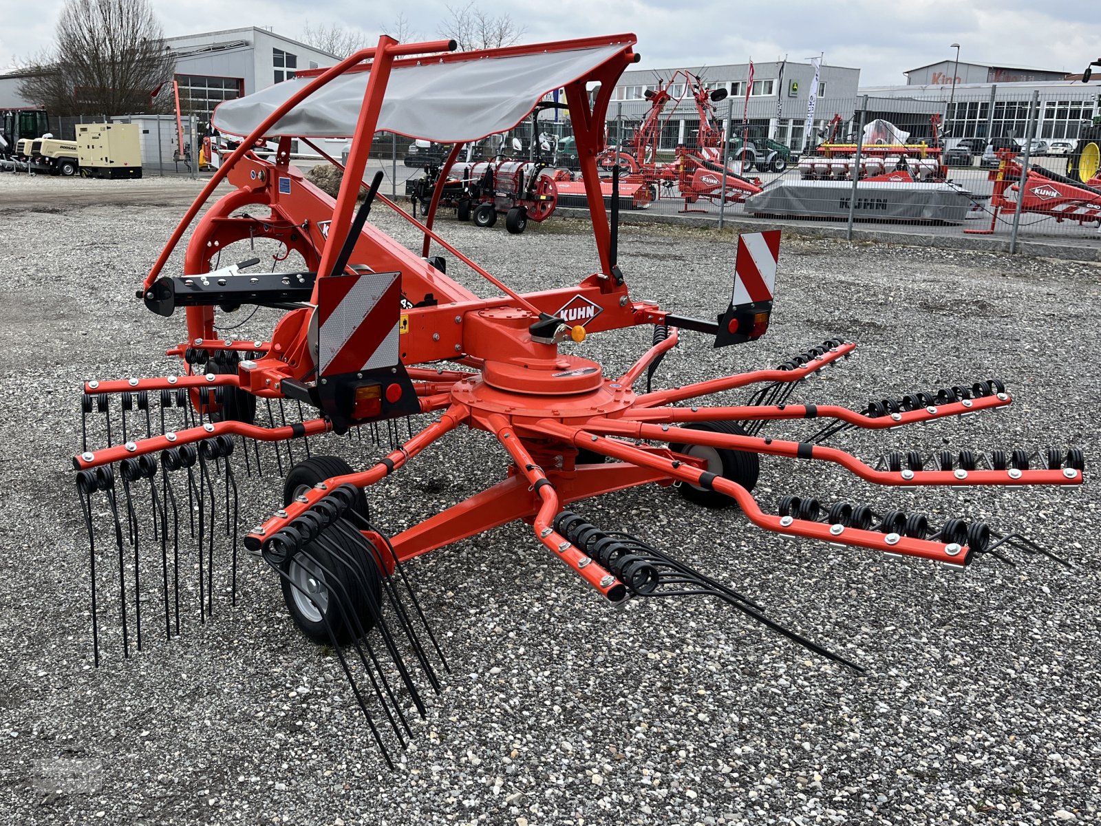 Schwader del tipo Kuhn GA4431, Neumaschine In Eggenfelden (Immagine 5)