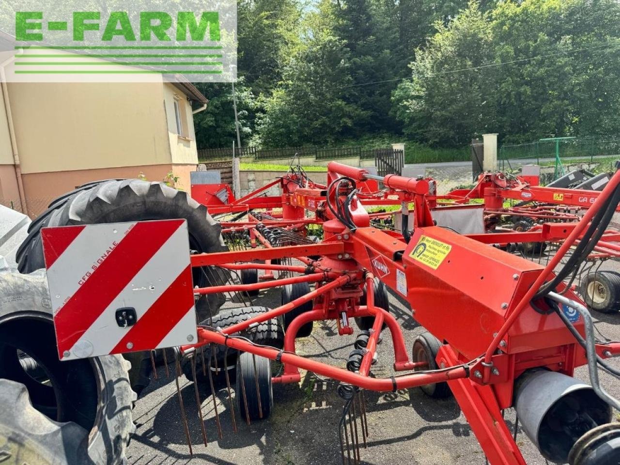 Schwader del tipo Kuhn ga6002, Gebrauchtmaschine en CHAUVONCOURT (Imagen 1)