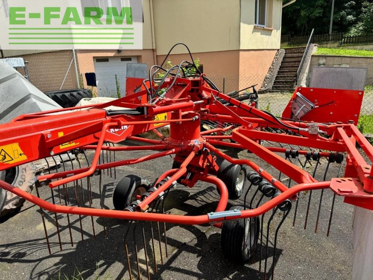 Schwader du type Kuhn ga6002, Gebrauchtmaschine en CHAUVONCOURT (Photo 2)