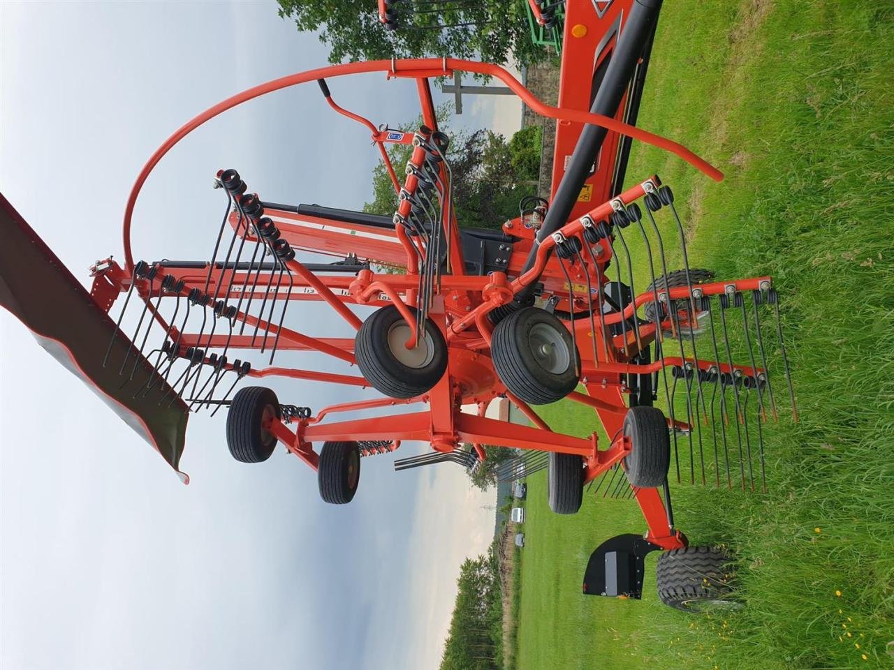 Schwader van het type Kuhn GA8030, Neumaschine in Schopfloch (Foto 4)