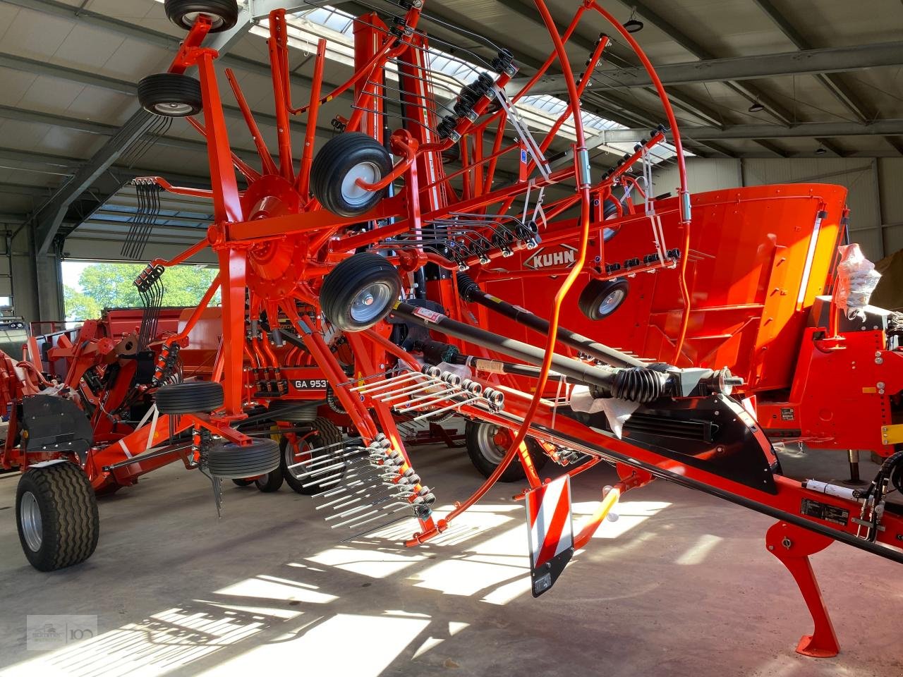 Schwader del tipo Kuhn GA9531+, Neumaschine en Eslohe–Bremke (Imagen 1)