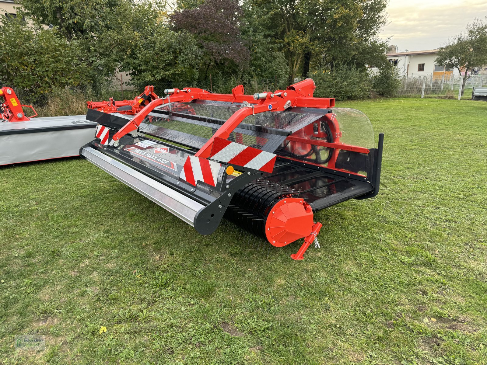 Schwader del tipo Kuhn Merge Maxx 440F, Neumaschine en Buch am Wald (Imagen 1)