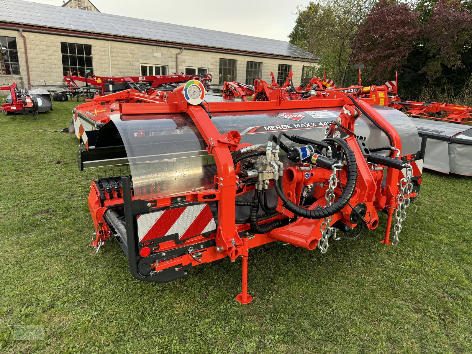 Schwader of the type Kuhn Merge Maxx 440F, Neumaschine in Buch am Wald (Picture 2)